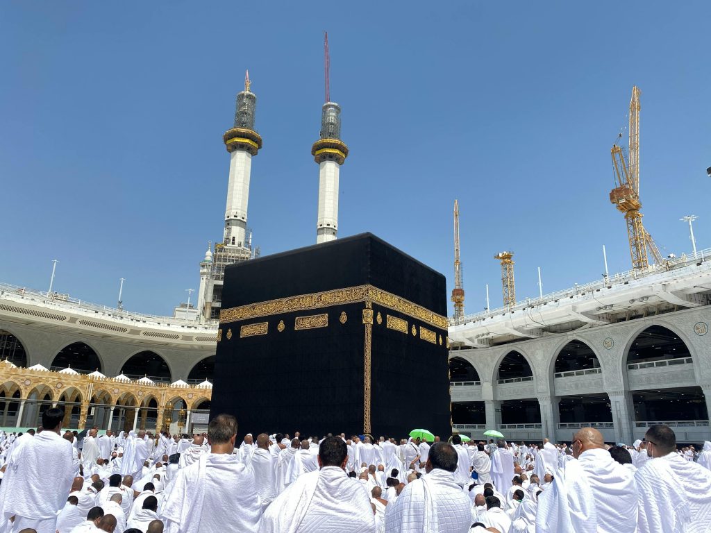 Kekuatan Pikiran: Bagaimana Ibu ini Menarik Hadiah Umroh Tanpa Disangka-sangka